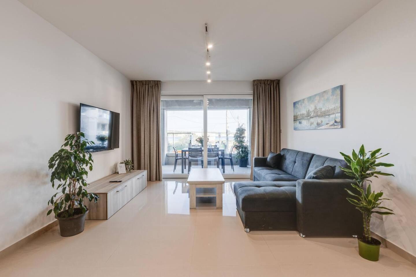 9Ten11 Seafront By Homely Mellieħa Εξωτερικό φωτογραφία