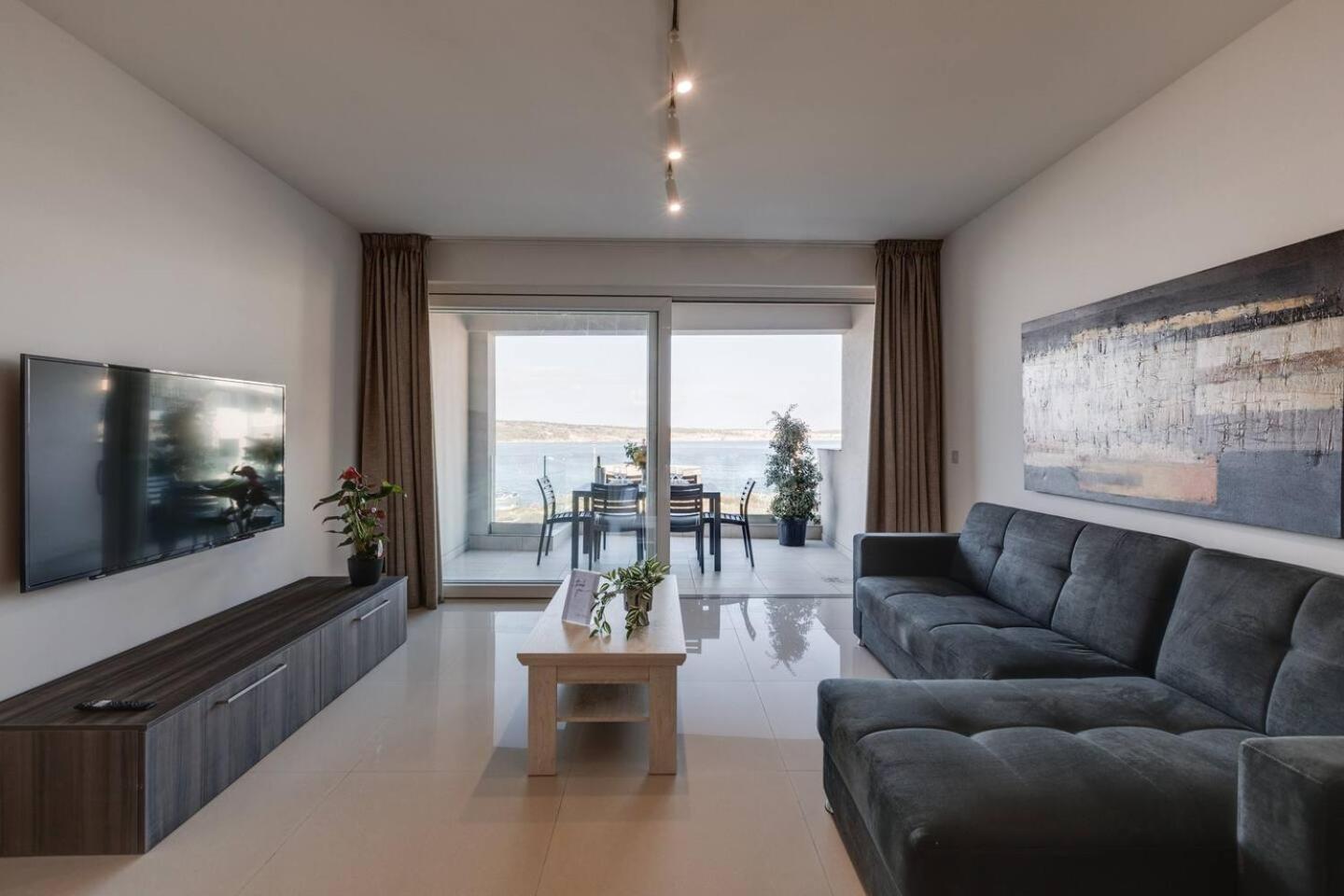9Ten11 Seafront By Homely Mellieħa Εξωτερικό φωτογραφία