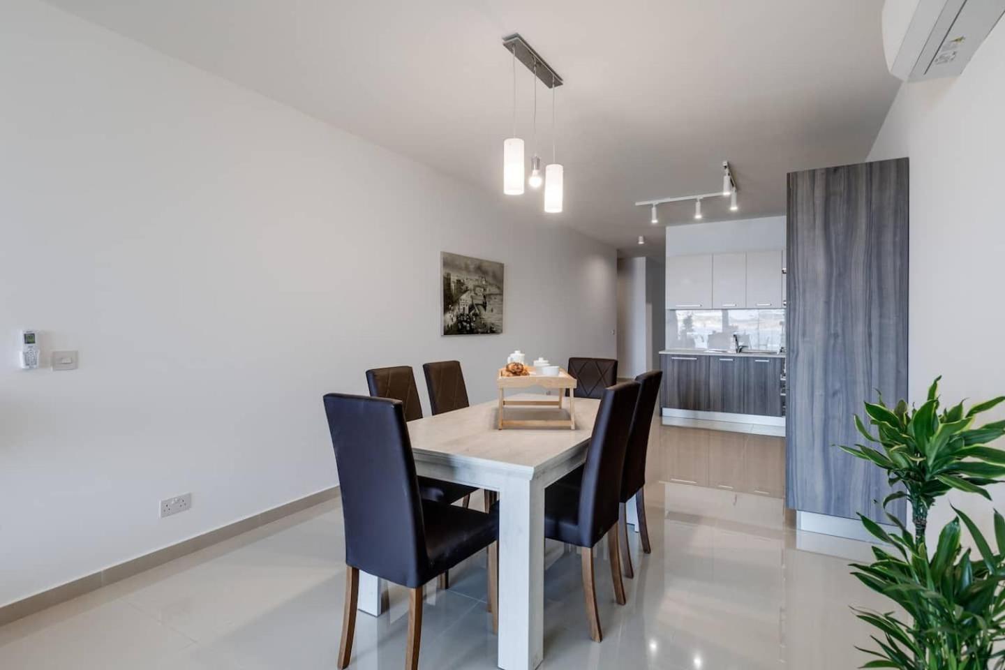 9Ten11 Seafront By Homely Mellieħa Εξωτερικό φωτογραφία