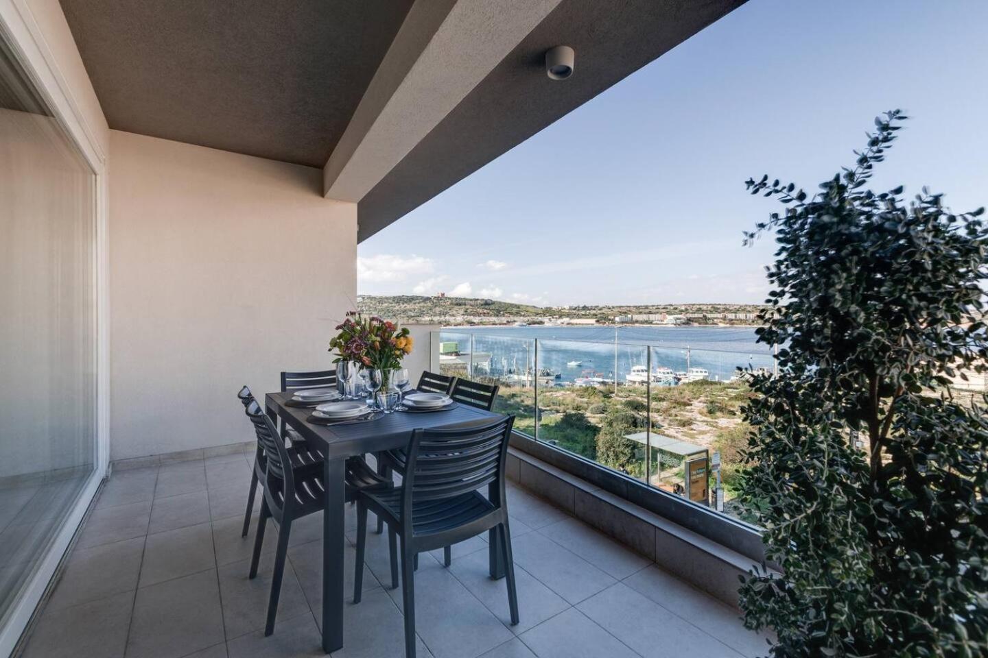 9Ten11 Seafront By Homely Mellieħa Εξωτερικό φωτογραφία