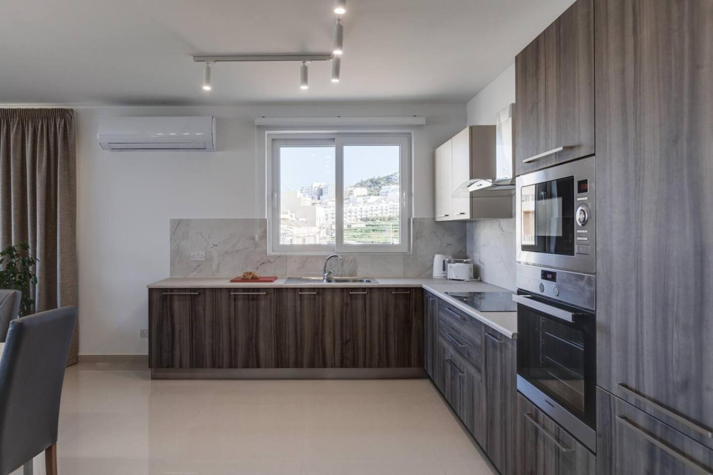 9Ten11 Seafront By Homely Mellieħa Εξωτερικό φωτογραφία