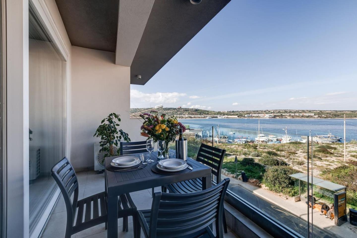 9Ten11 Seafront By Homely Mellieħa Εξωτερικό φωτογραφία