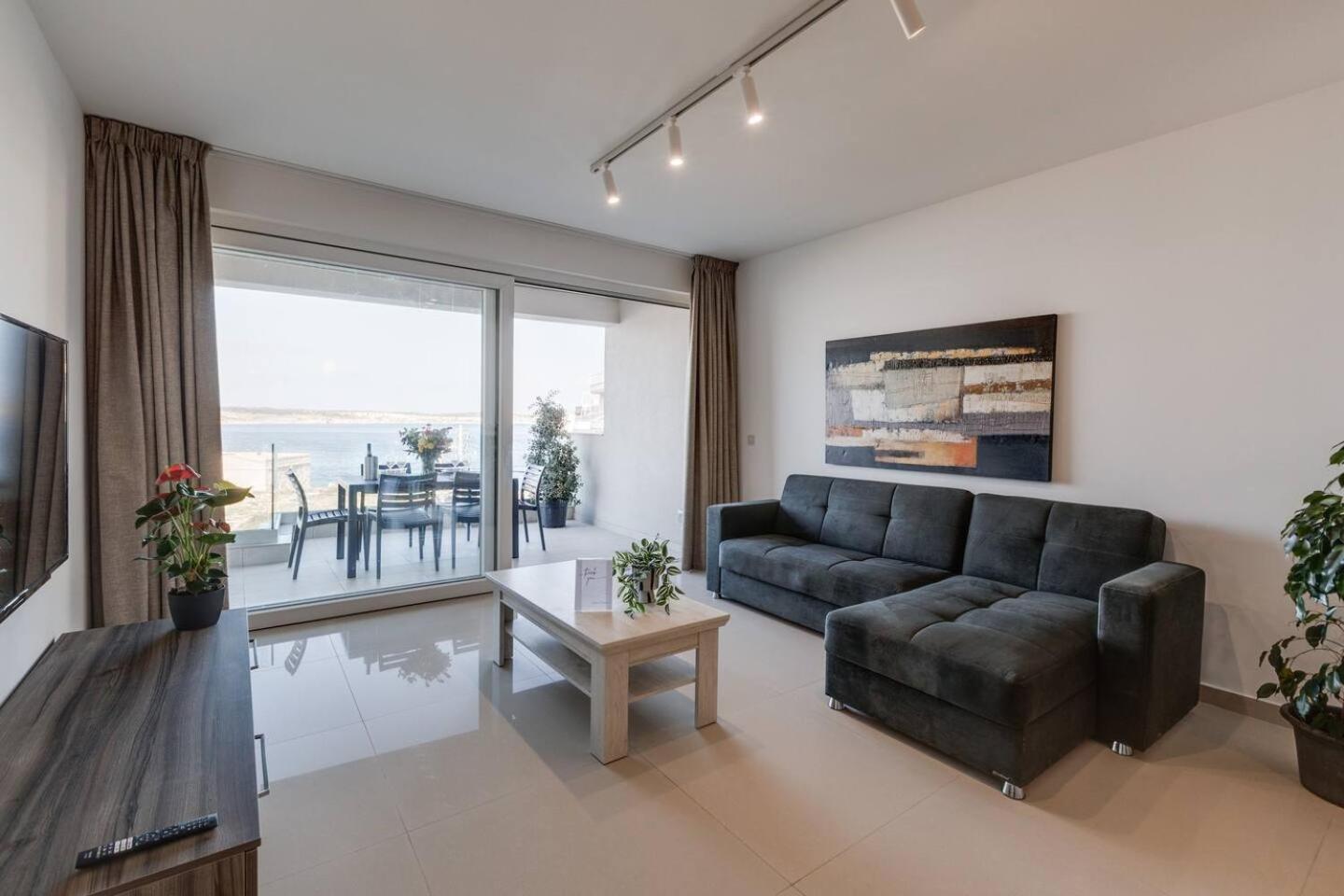 9Ten11 Seafront By Homely Mellieħa Εξωτερικό φωτογραφία
