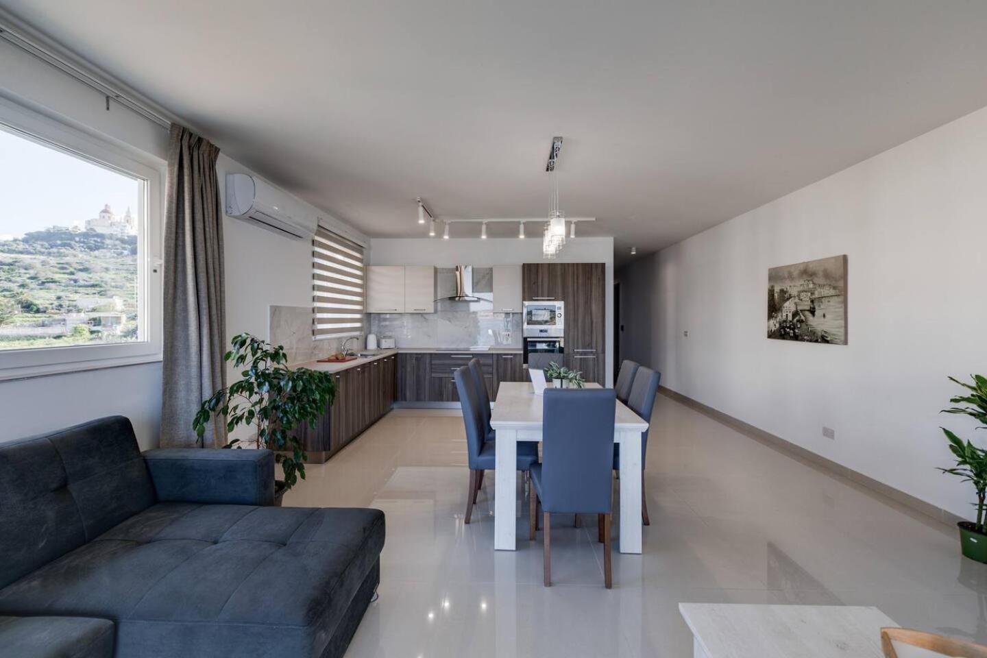9Ten11 Seafront By Homely Mellieħa Εξωτερικό φωτογραφία